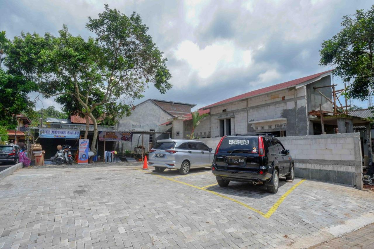 Reddoorz Plus Near Patung Kuda Undip Jatingaleh Exterior photo